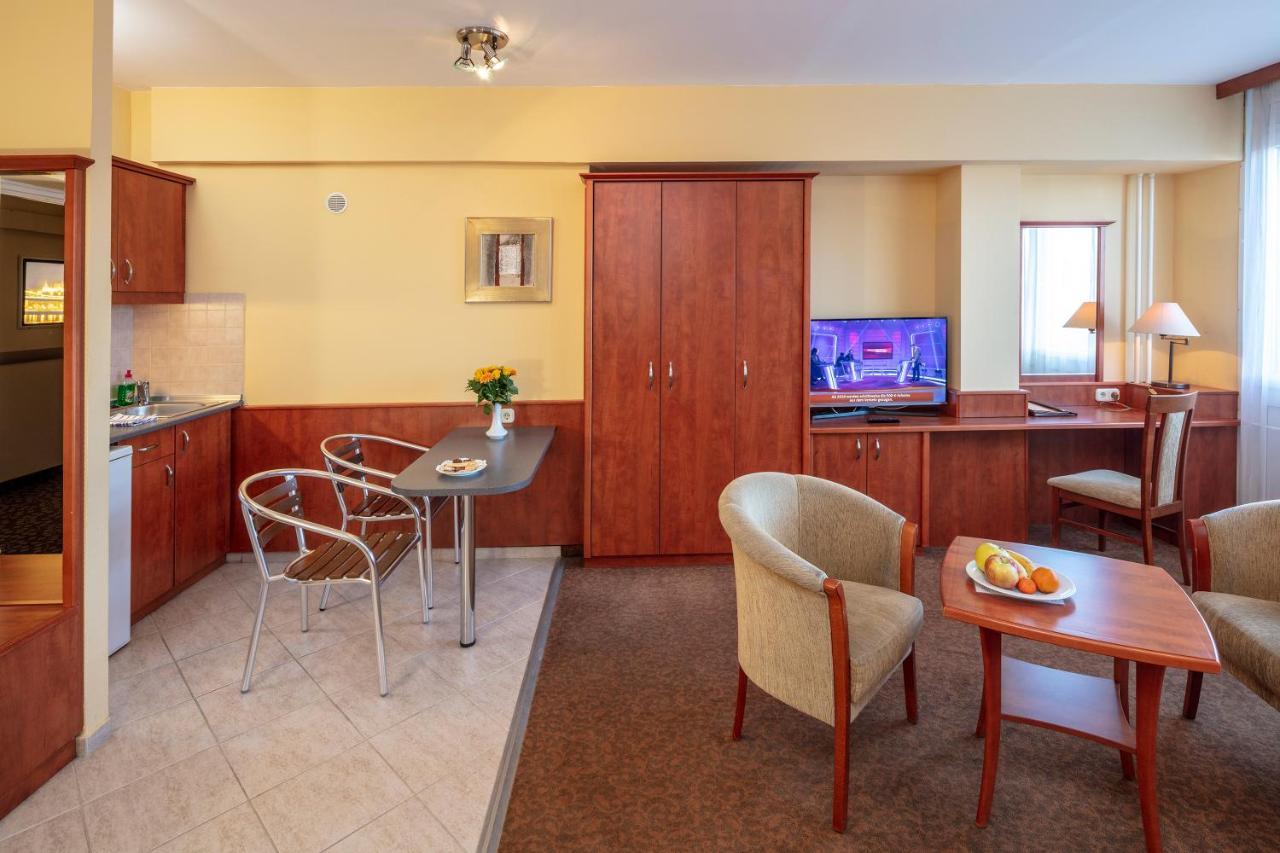 Hotel Charles Βουδαπέστη Εξωτερικό φωτογραφία